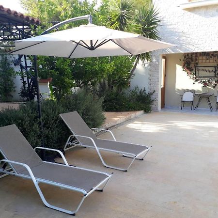 Villa Corina Near The Airport Kouvaras Exterior photo