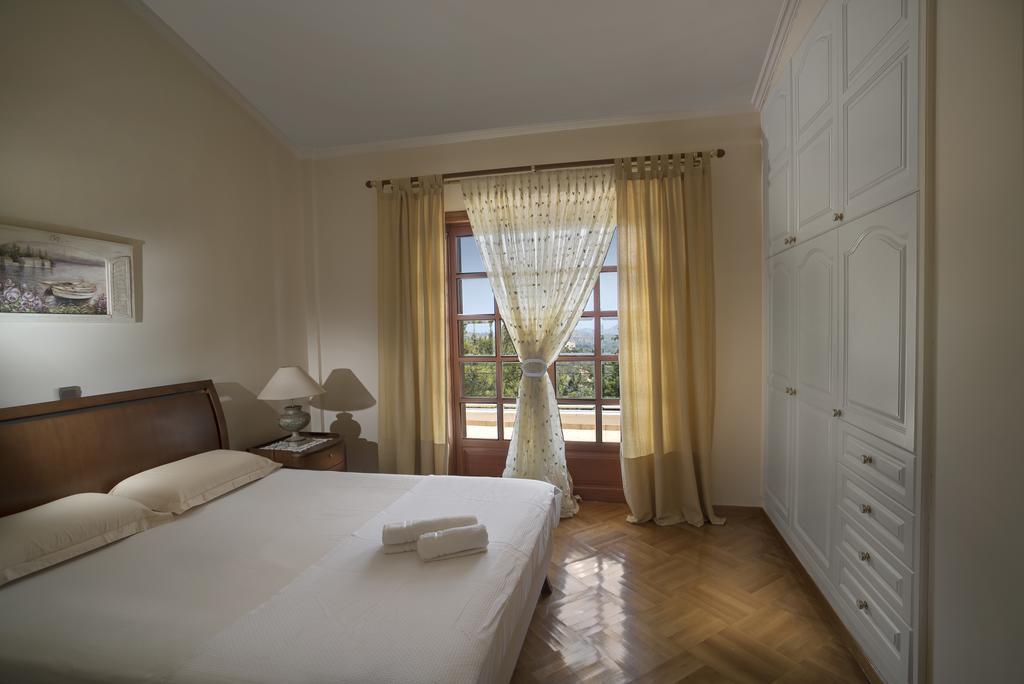Villa Corina Near The Airport Kouvaras Exterior photo